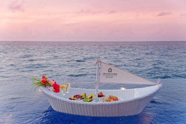 Floating Dining Experiences